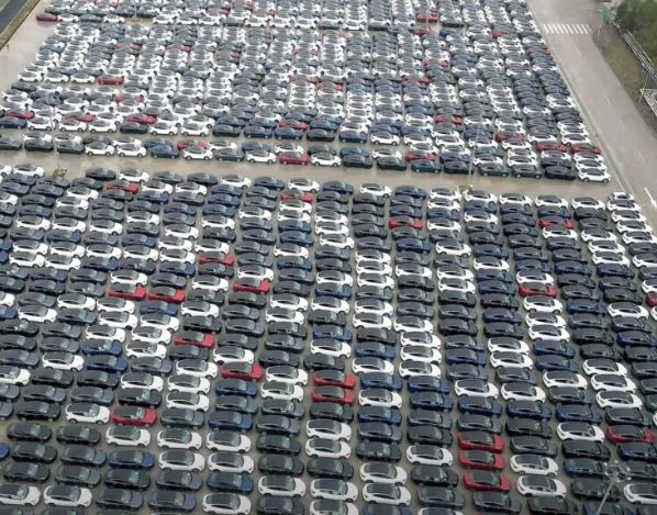 Effondrement des ventes Tesla les stocks augmentene