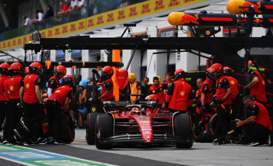 Ferrari en F1 paddock 2025