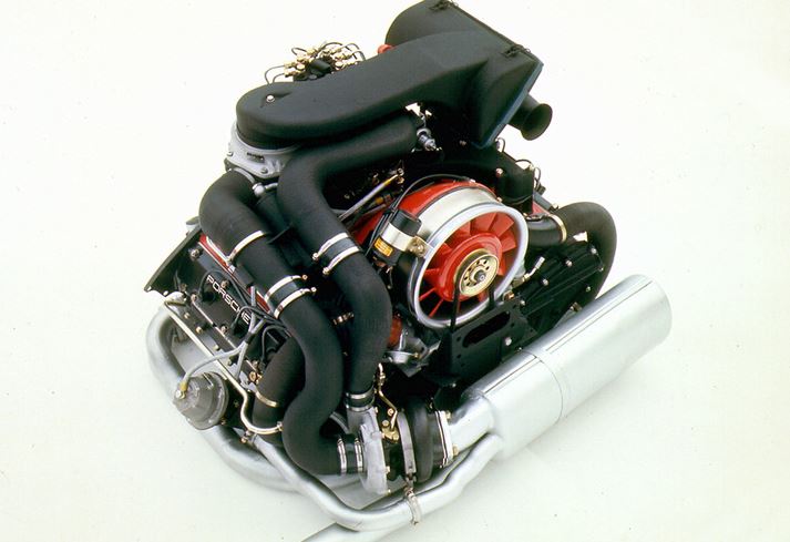 Moteur Porsche 930 Turbo déposé