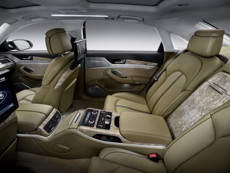 Transporteur Audi A8 intérieur