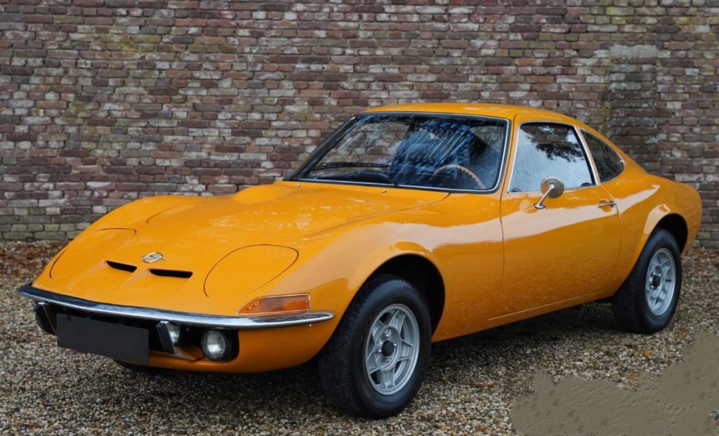 Opel 1900 GT orange vue trois-quarts avant coupé sportif des années 1970