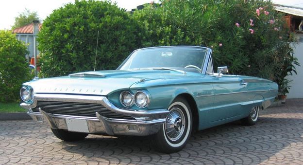 Thelma et Louise Thundebird Cabriolet 1966
