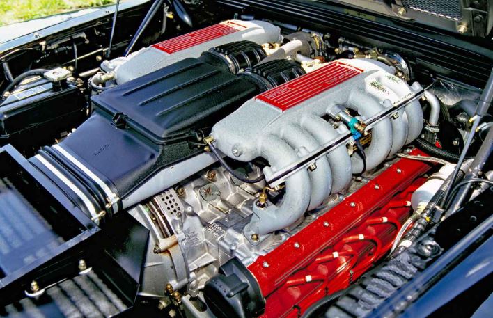 Moteur flat-12 de la Ferrari Testarossa, mécanique emblématique de Maranello