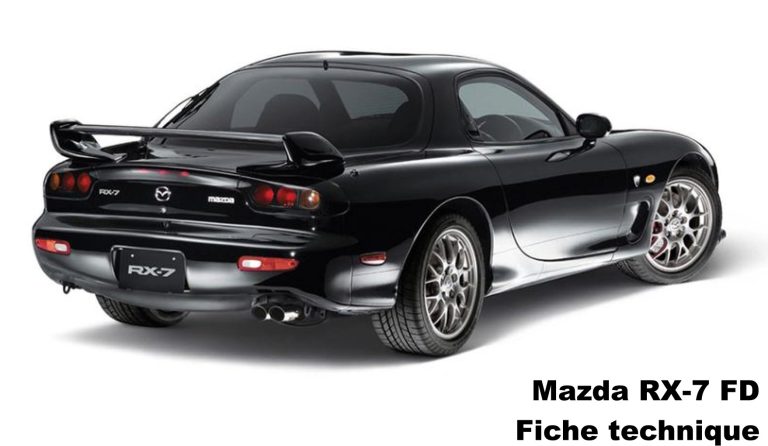 Mazda RX-7 FD noire vue arrière trois-quarts, coupé sportif japonais à moteur rotatif biturbo