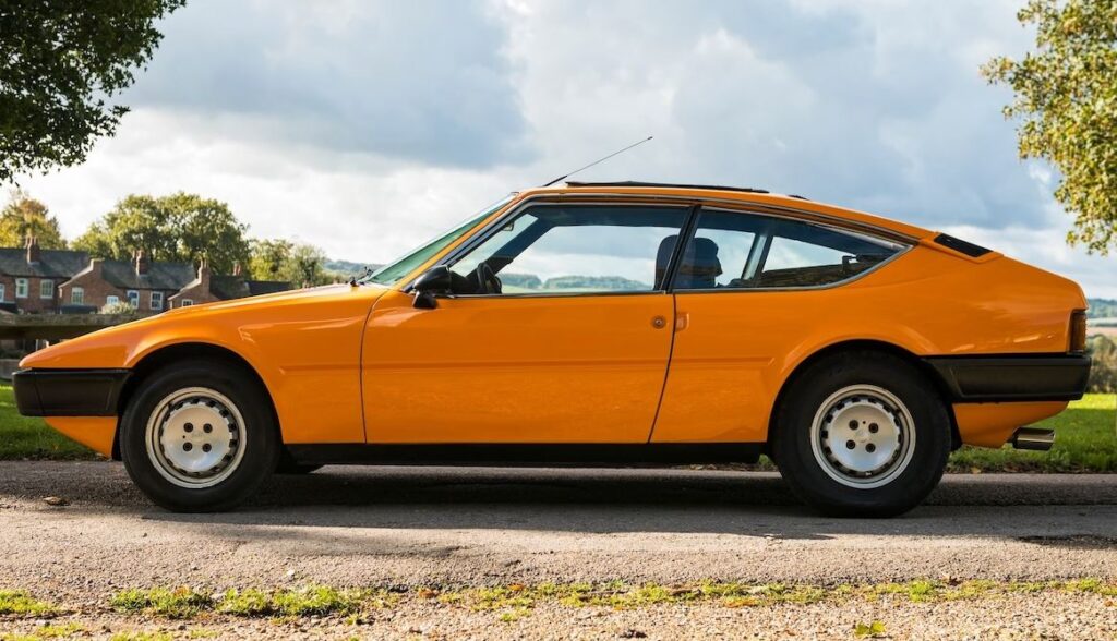 Matra Bagheera orange de coté