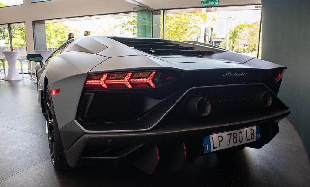 Lamborghini  Aventador arrière