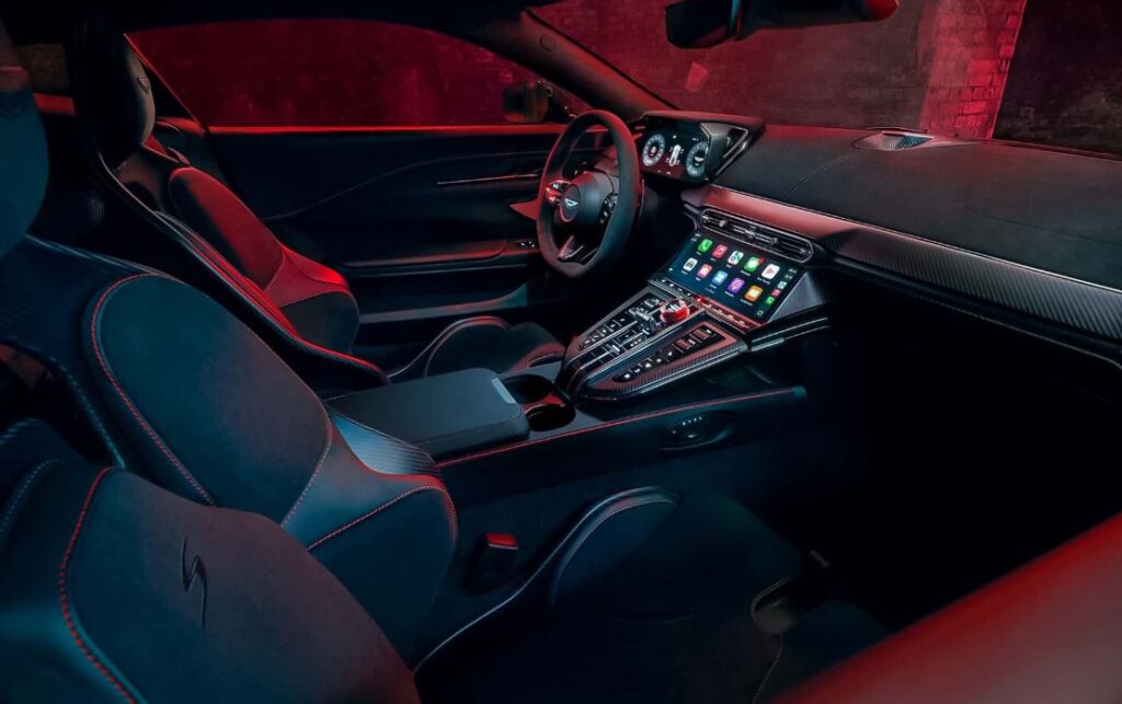 Aston Martin Vantage S interieur