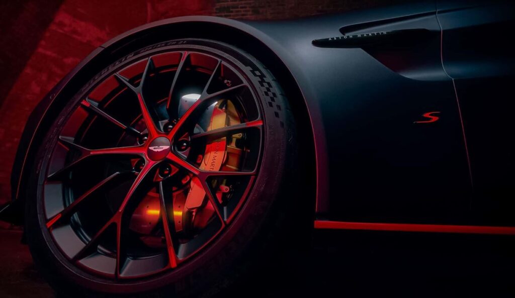 Aston Martin Vantage S roue