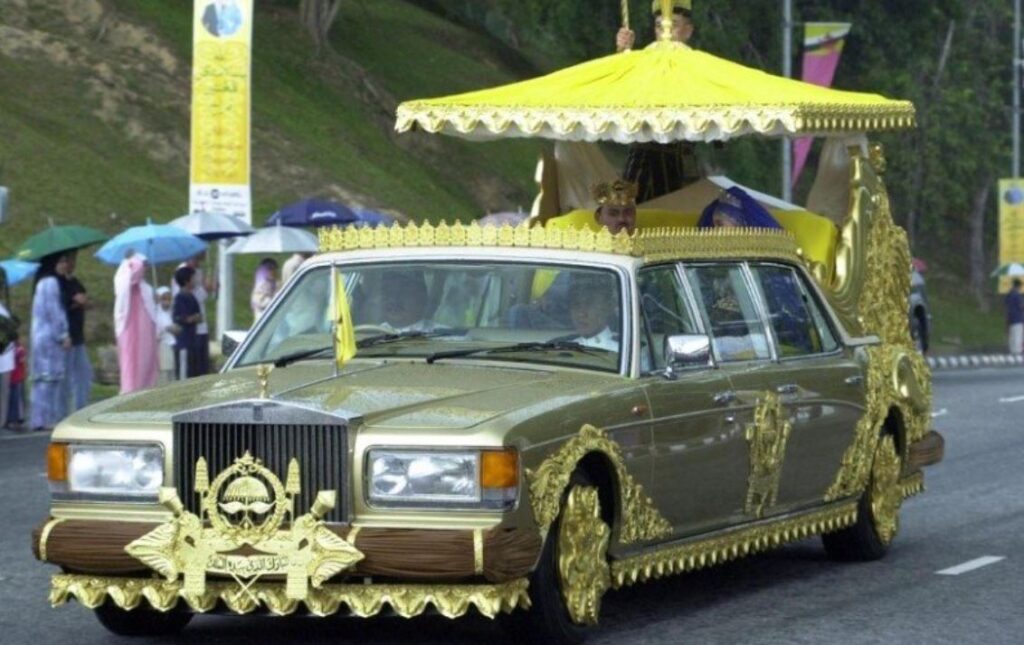 Collection du Sultan de Brunei une centaine de Rolls Royce de parade