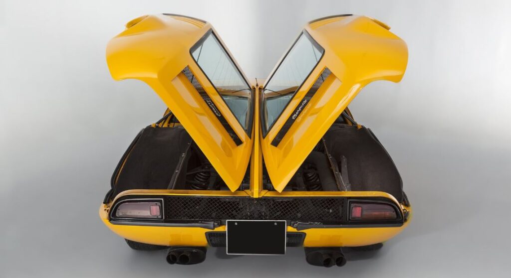 De tomaso Mangusta jaune arrière capots ouverts