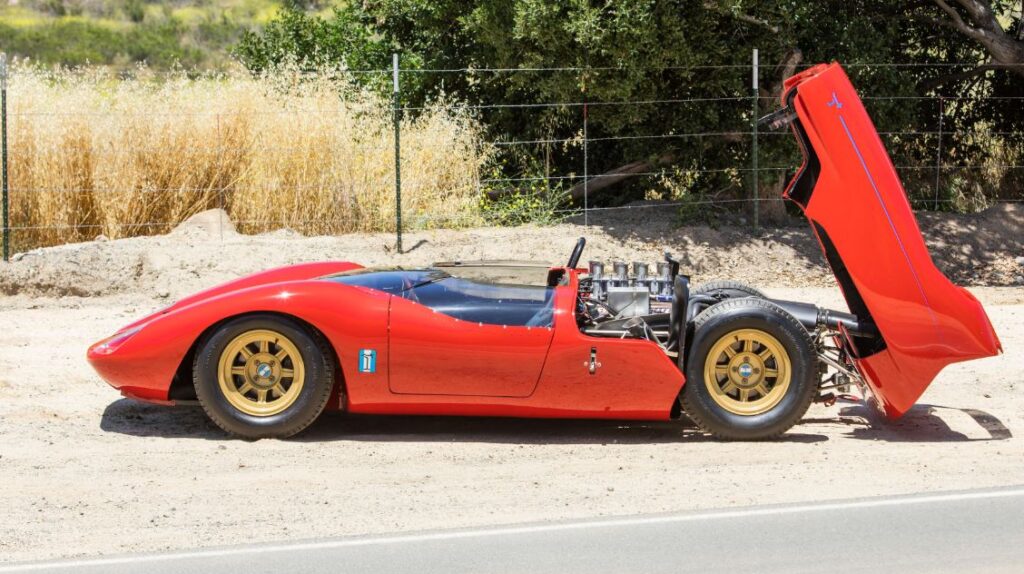 Shelby-De Tomaso P70  rouge coffre ouvert