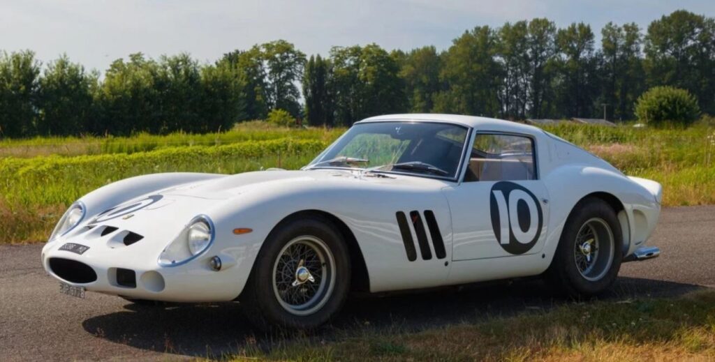 Ferrari 250 GTO blanche de coté