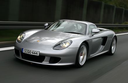Porsche Carrera GT en roulage sur route, supercar mythique au caractère brut devenue voiture de collection