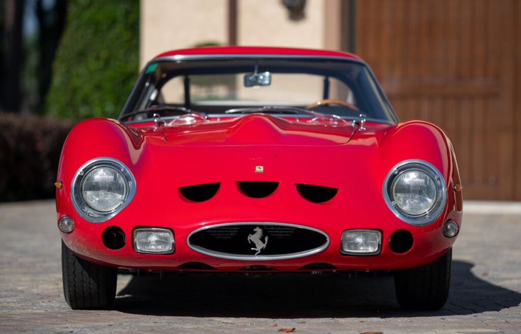Ferrari 250 GTO rouge de face