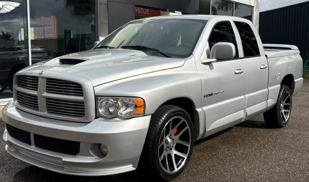 Histoire Dodge. Modèle RAM SRT10