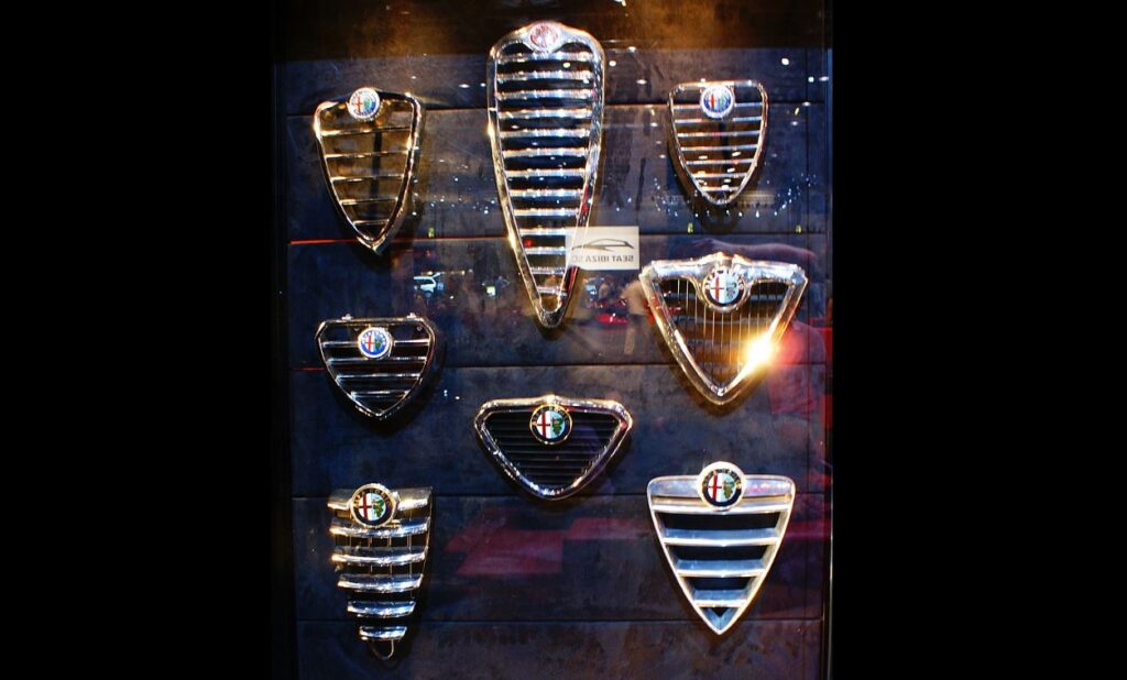 Histoire du logo Alfa Romeo calandres