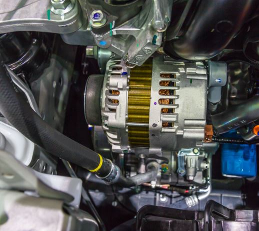 Alternateur et batterie montés