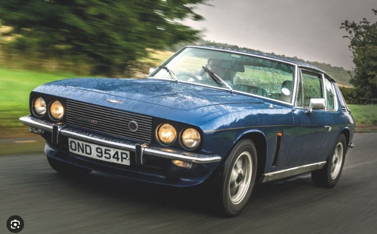 Jensen Interceptor bleue vue avant trois quarts, coupé GT britannique des années 1960