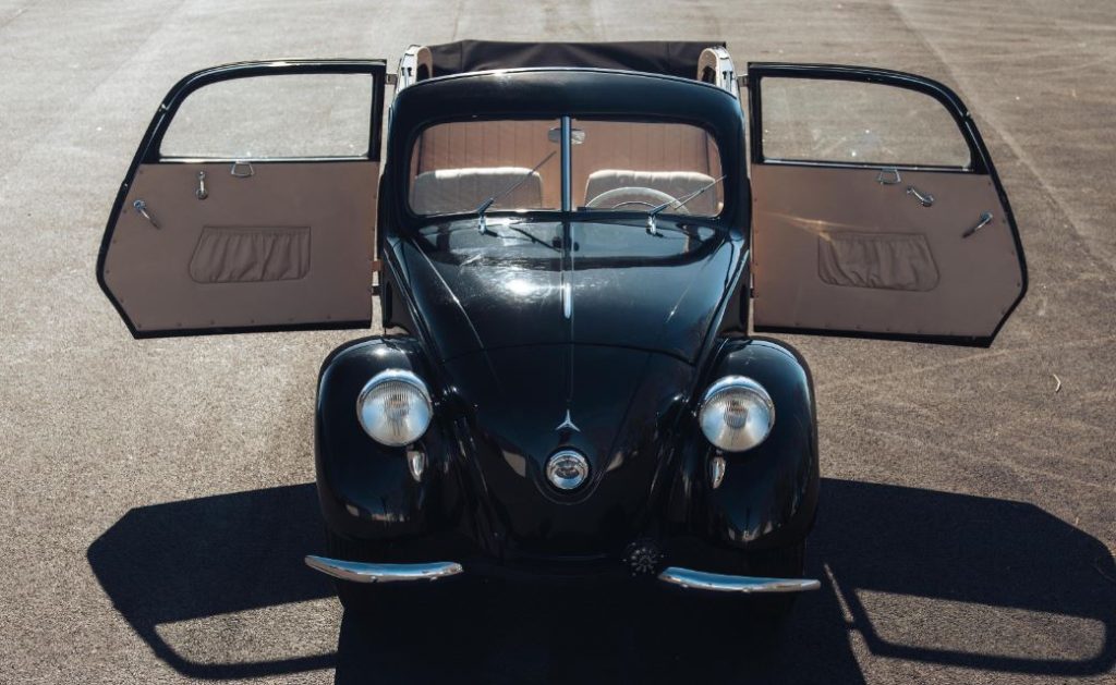 Mercedes moteur arrière modèle 170H portes ouvertes