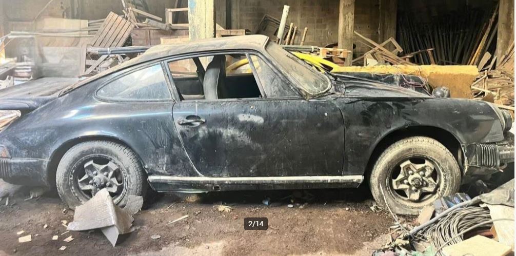 Sorties de grange Porsche 911 1975 voiture ancienne découverte poussiéreuse annonce voiture collection