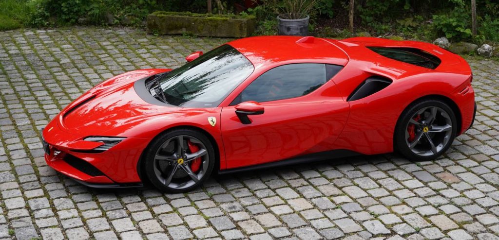 Ferrari SF90 Stradale rouge