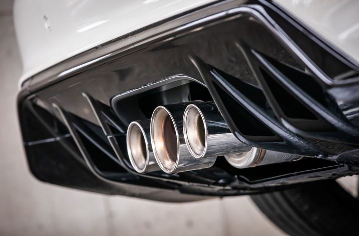 Triple sortie d’échappement de la Honda Civic Type R, signature technique de la compacte sportive