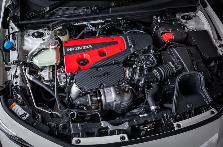 Moteur de la Honda Civic Type R, mécanique sportive turbo développée pour la performance