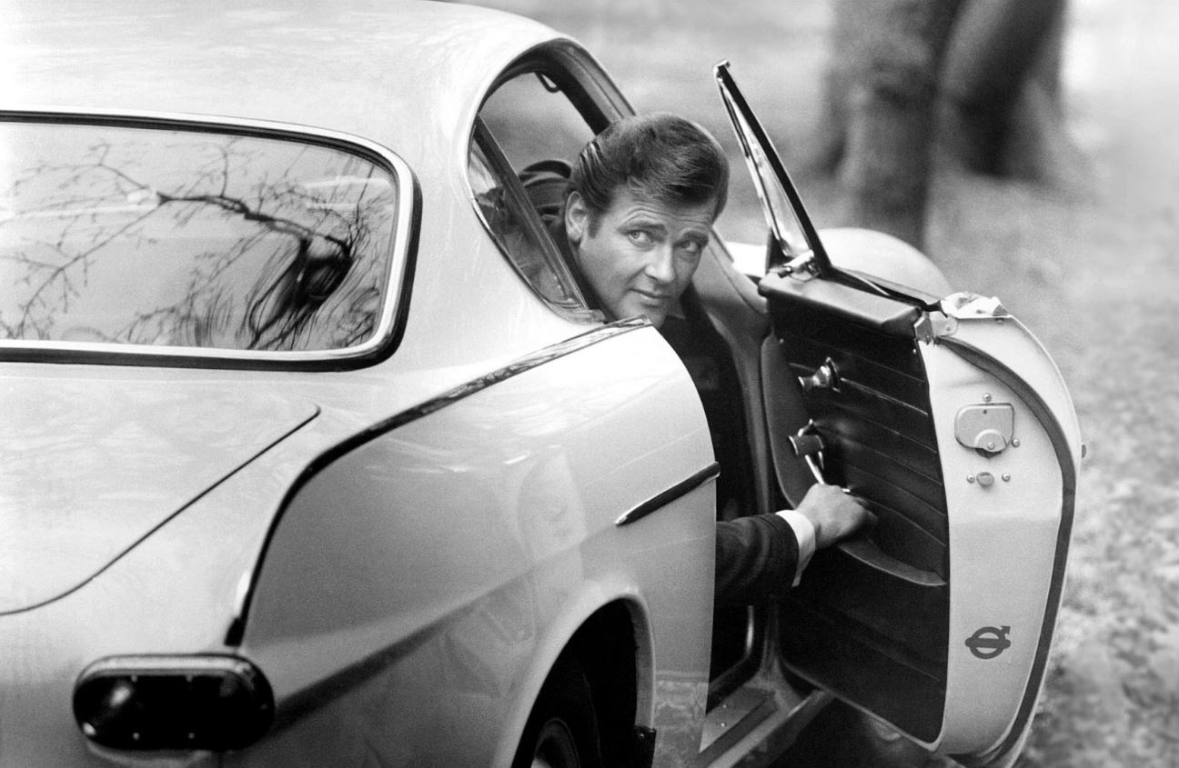 Voitures stars : les autos cultes de Roger Moore, du Saint à James Bond
