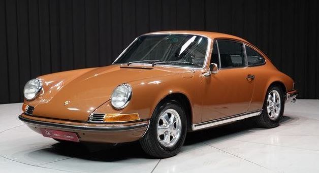 Voiture de collection : Porsche 911 2.2 T 1970 caramel en exposition