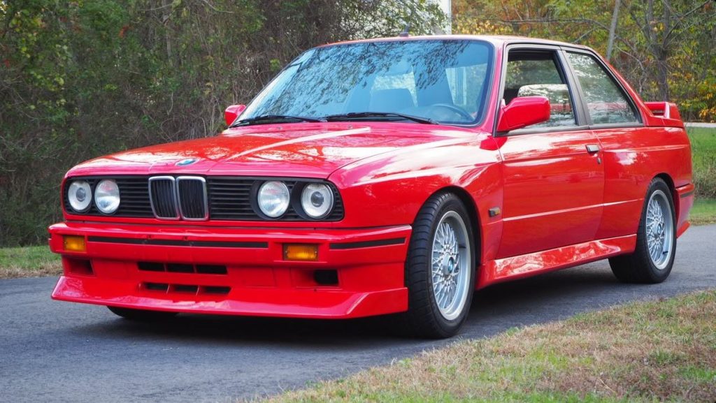 Voiture de collection : BMW M3 E30 Evo2 1988 rouge en parfait état