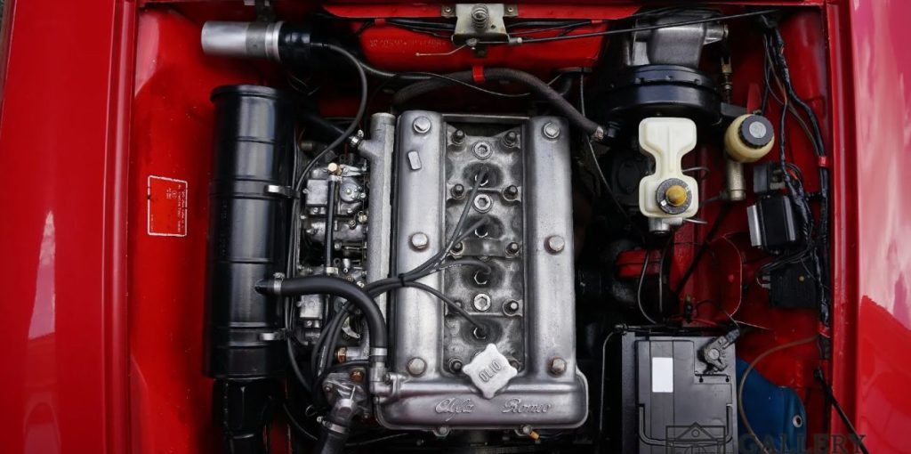 Alfa Romeo Giulia GT Junior moteur