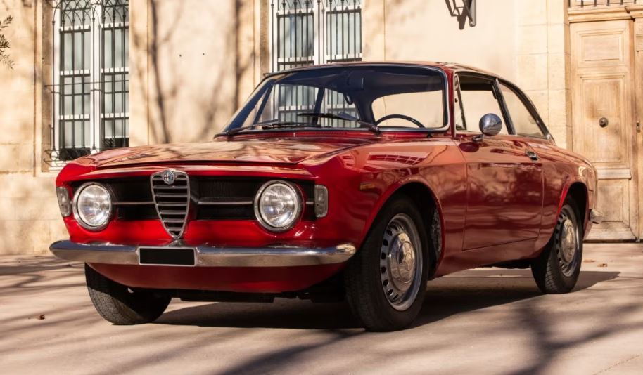 Alfa Romeo Giulia GT Junior rouge
