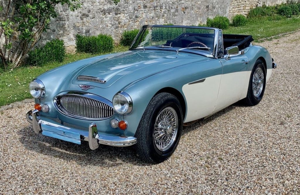 Austin Healey MKIII 1967 bicolore bleue et blanche