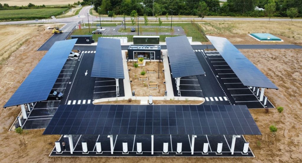 Coût recharge électrique autoroute Superchargeur Tesla 50 bornes