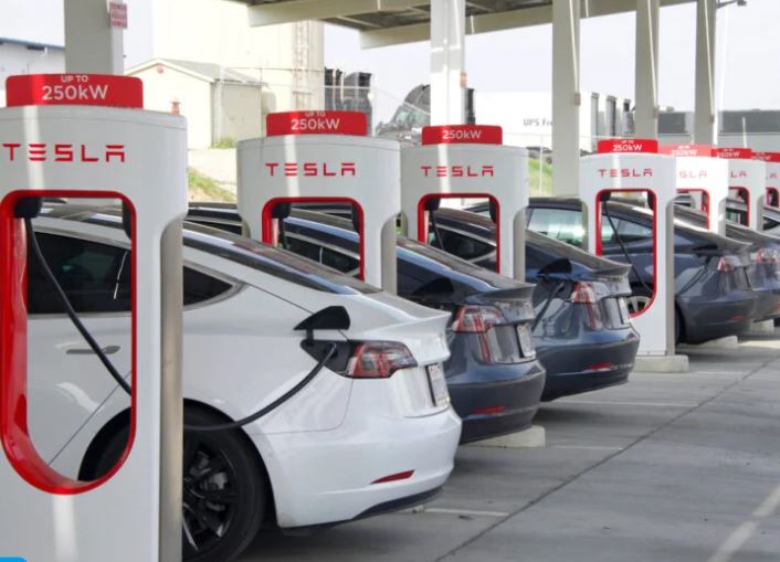 Coût recharge électrique autoroute superchargeur Tesla