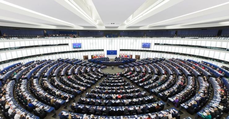 Fin du moteur thermique en 2035. Parlement européen.