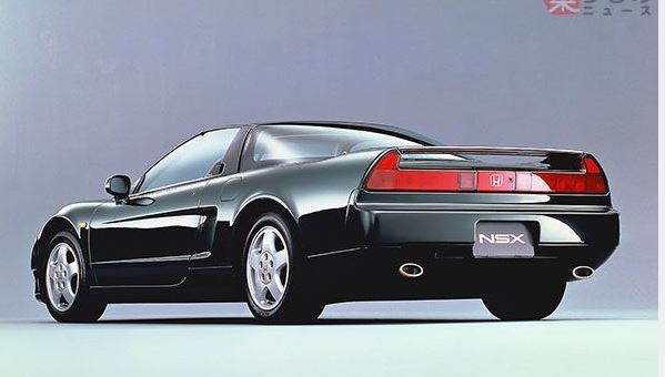 Honda NSX vue de trois quarts arrière, design japonais des années 1990