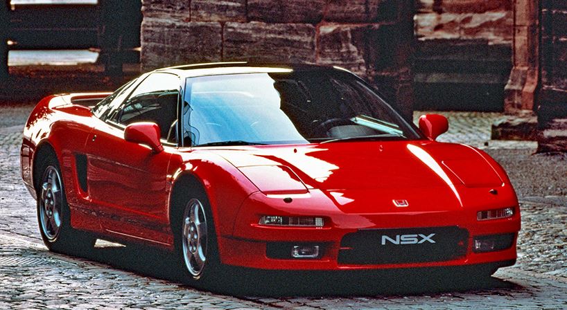 Honda NSX rouge trois quarts avant, l'icône japonaise des années 90