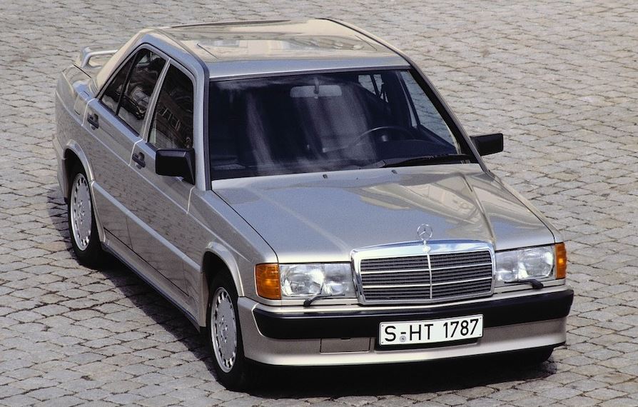 Mercedes 190E 2.3-16 grise vue avant trois quarts, sportive Mercedes des années 80