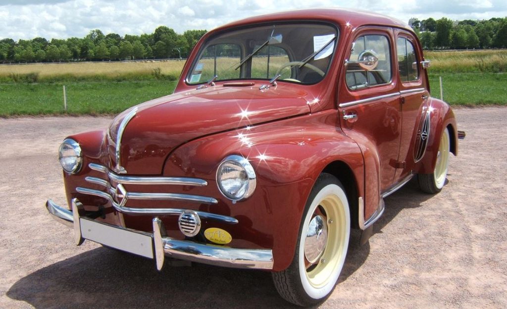 Renault 4 CV bordeaux, l'icône populaire française
