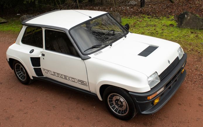 Renault 5 Turbo vue de dessus, carrosserie élargie et architecture compacte moteur central