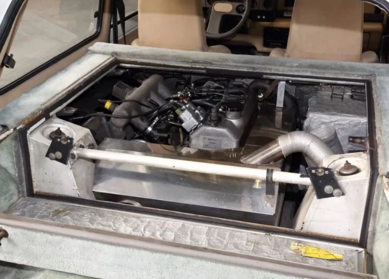 Moteur central arrière Renault 5 Turbo, implantation spécifique visible sous la lunette
