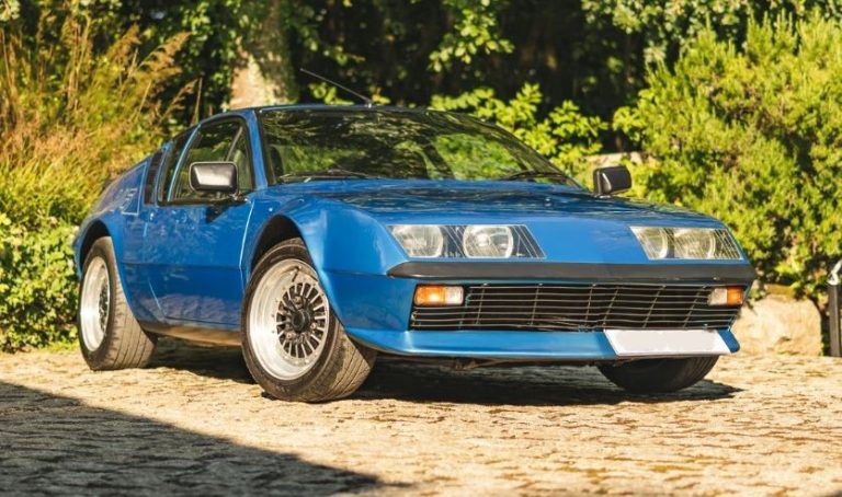 Alpine A310 V6 bleue, la GT française des années 70
