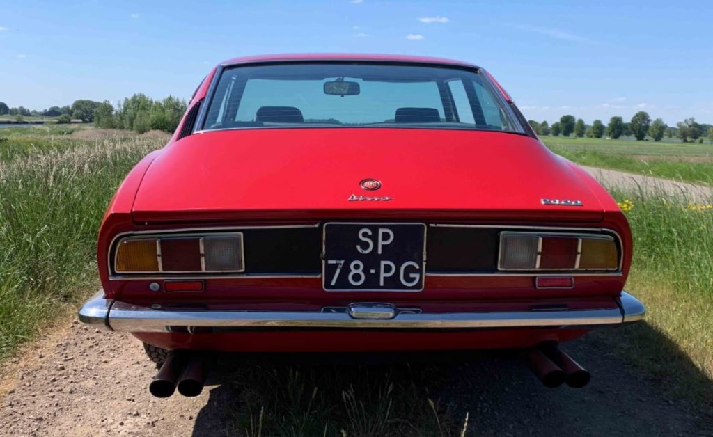 Fiat Dino Coupé rouge vue arrière