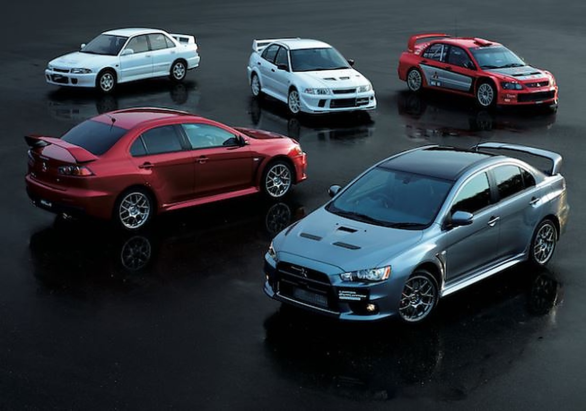 Cinq générations de Mitsubishi Lancer Evo réunies, de l’Evo I aux modèles suivants