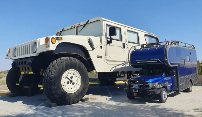 Hummer géant construit pour le Rainbow Sheikh, véhicule surdimensionné unique au monde