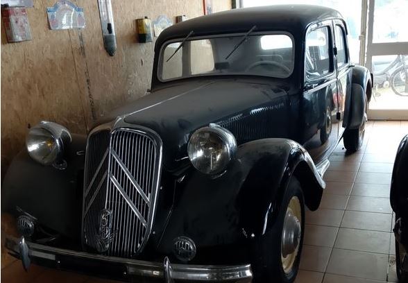 Citroën Traction 15/6  1951remisée en bon état dans un garage