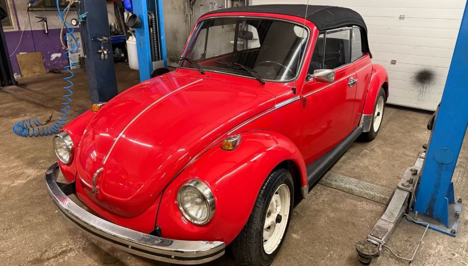 Sorties de grange semaine  5-1 Volkswagen Cocinelle Cabriolet 1303 1974