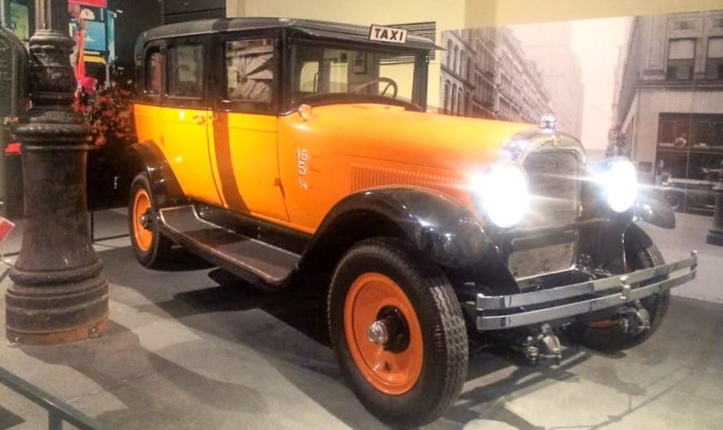 Taxi new yorkais premier taxi jaune