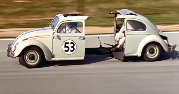 Scène culte de la Coccinelle n°53 dans le film Un amour de Coccinelle